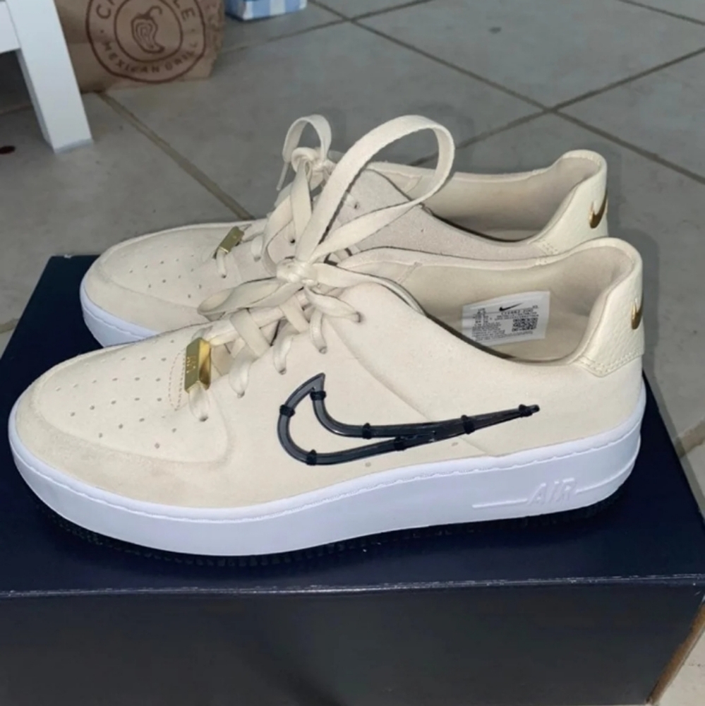 Air Force 1 Sage Low LX